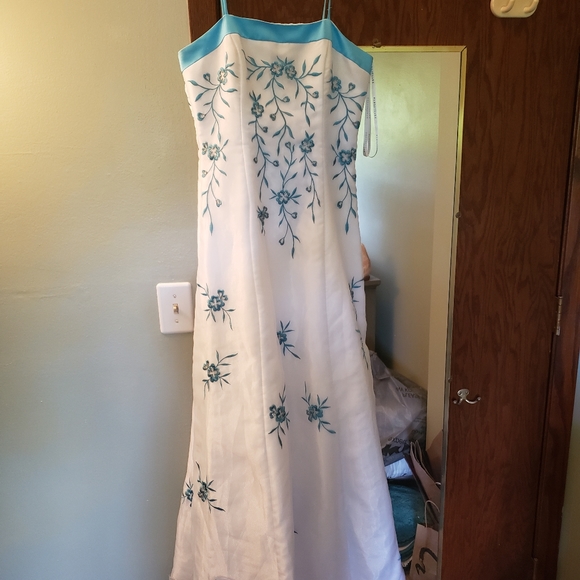 Dresses & Skirts - Prom dress